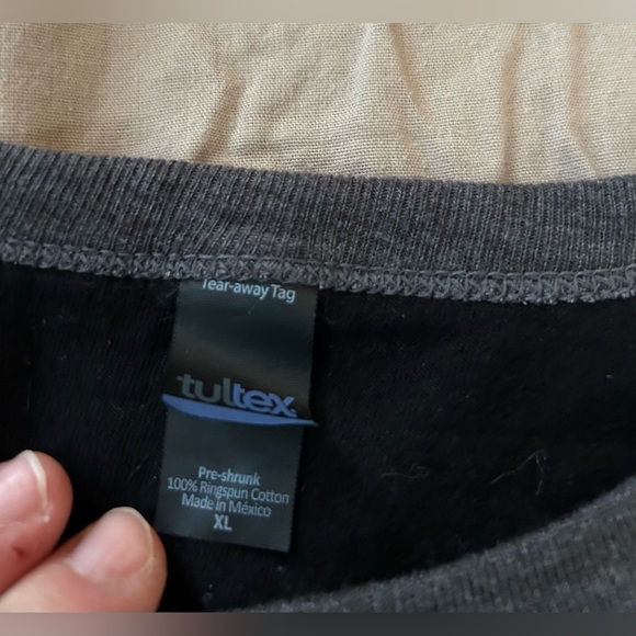 Def Leopard 2019 Tour 3/4 sleeve black and grey band shirt size XL - Picture 3 of 4